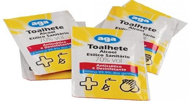 Saqueta de toalhitas desinfectantes e antisséticas humedecidas em álcool 70% AGA