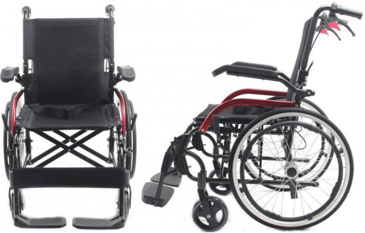 Cadeira de rodas de liga leve de tracção manual com apoios de braços rebatíveis e de pés destacáveis e capacidade para 100kg 2242