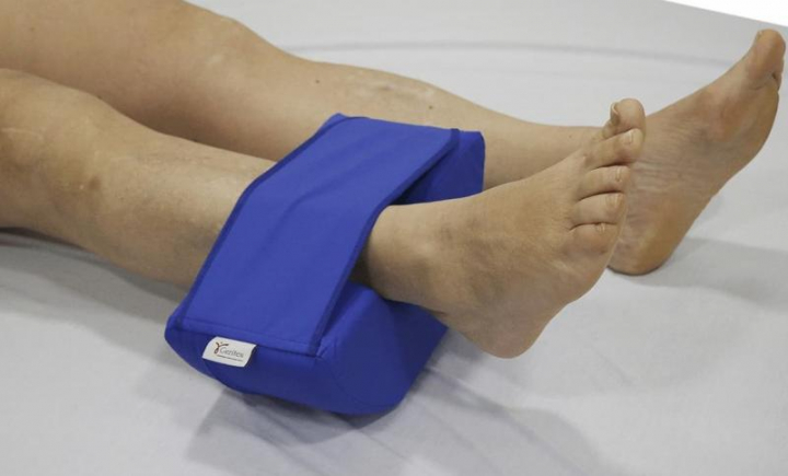 Calcanheira anti-escara semi circular em visco elástico para apoio de tornozelo e suspensão do calcanhar GT150015