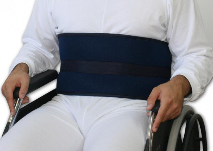 Cinto de segurança de imobilização abdominal para cadeira de rodas com aperto por fivelas com mola Basic Line GT180009