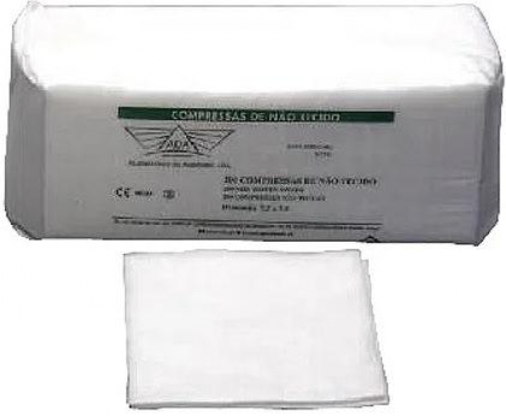 Embalagem com 100 compressas em tecido não tecido TNT não esterilizadas 10x10cm