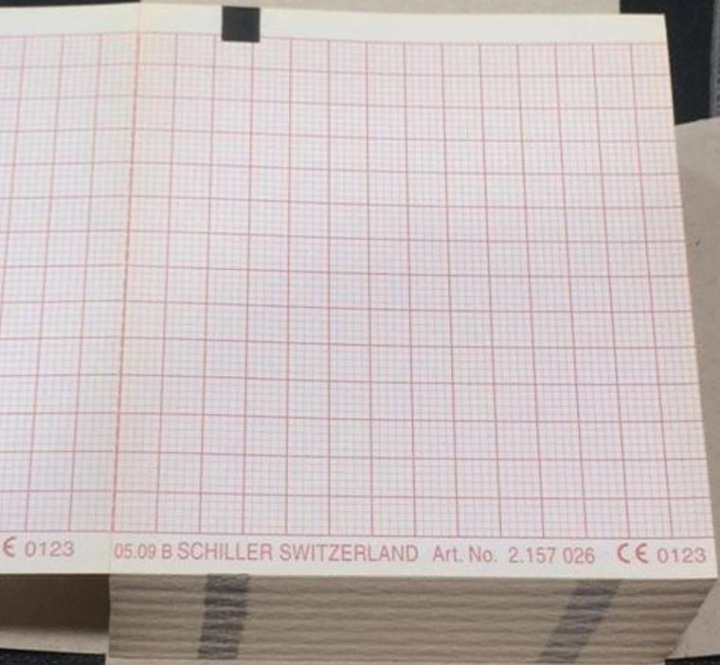 Maço com 315 folhas de papel de registo ECG Schiler AT101 80x70cm