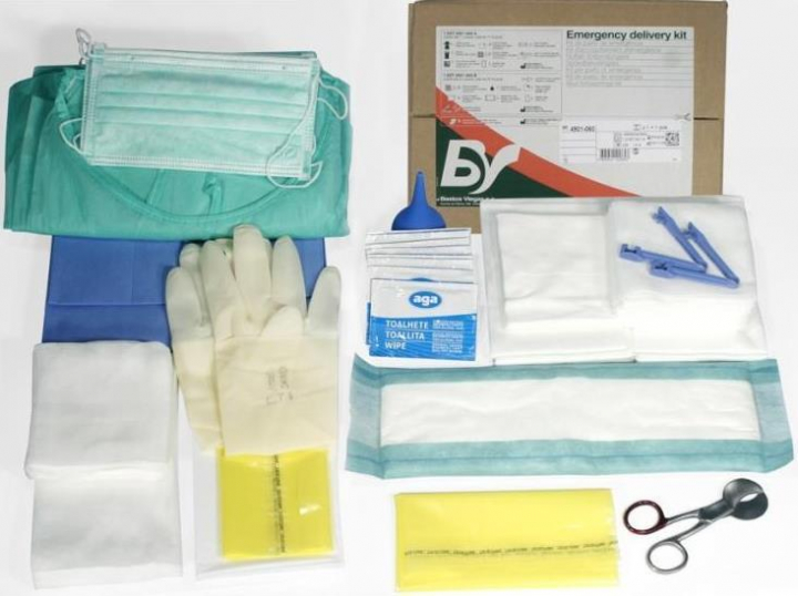 Kit de parto de emergência esterilizado composto por 2 sacos, um pré parto e outro pós parto