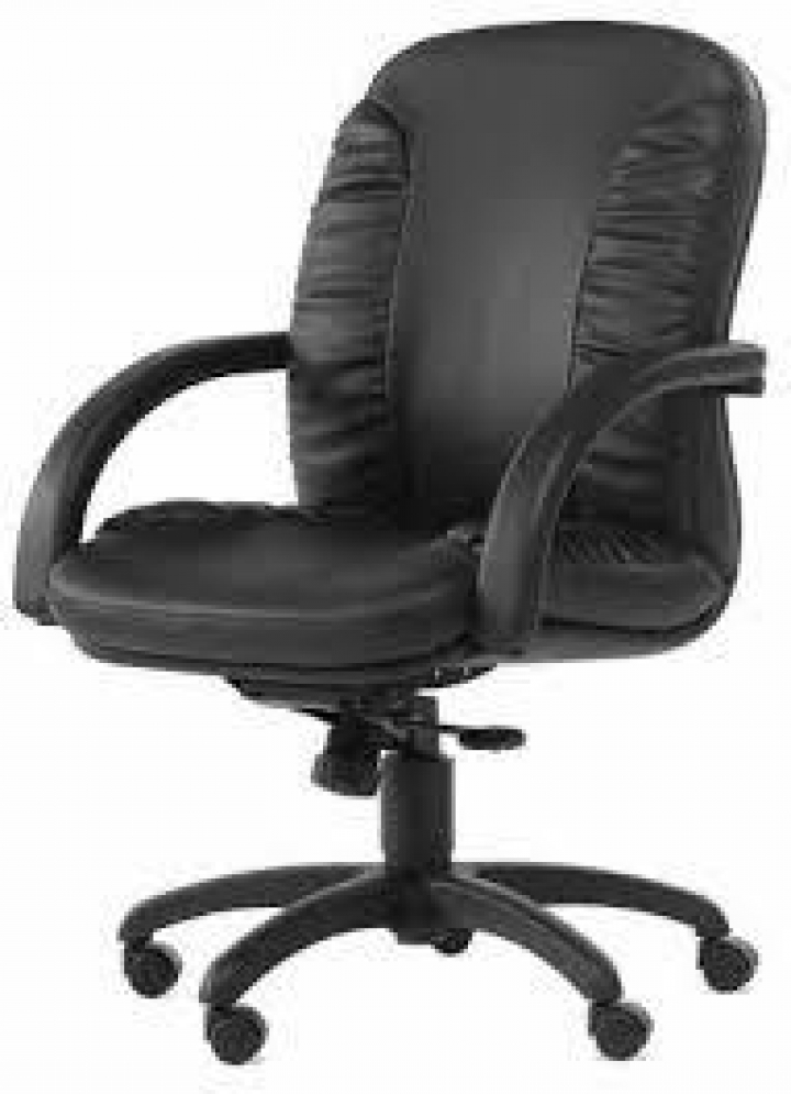 Cadeira de escritório de executivo rodada com apoio de braços estofada a pele e regulável em altura São Miguel 1501.2