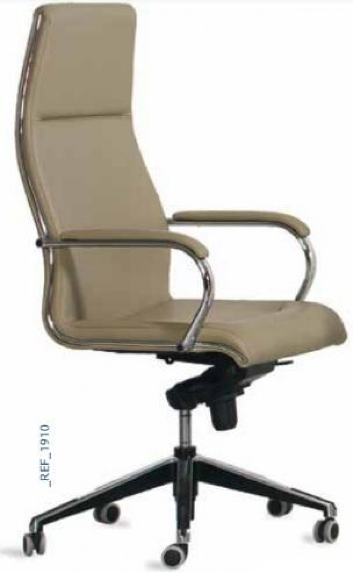 Cadeira de escritório rodada com encosto de costa alta e assento estofados a pele, apoio de braços e regulável em altura e ângulo Mod. Luso