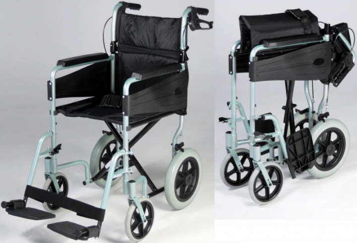 Cadeira de rodas ultra leve compacta, dobrável e encartável com travões de acompanhante, encosto dobrável e apoio de pés destacáveis Mini Transfer PL80