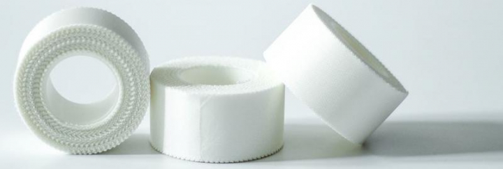 Adesivo de seda artificial branco Maimed Silk 2,5cm x 9,1mt