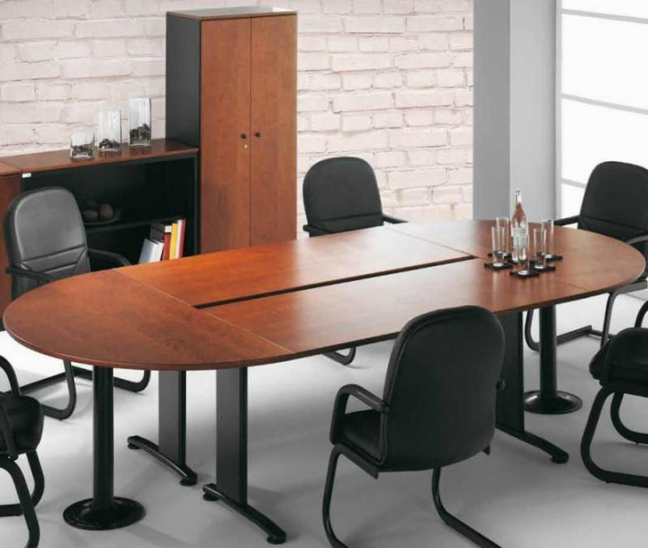 Mesa de reunião oval de grandes dimensões com tampo em madeira e estrutura metálica Moderata 346x166x73,5cm