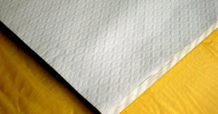 Embalagem com 250 toalhas de papel para mesa 100X100cm